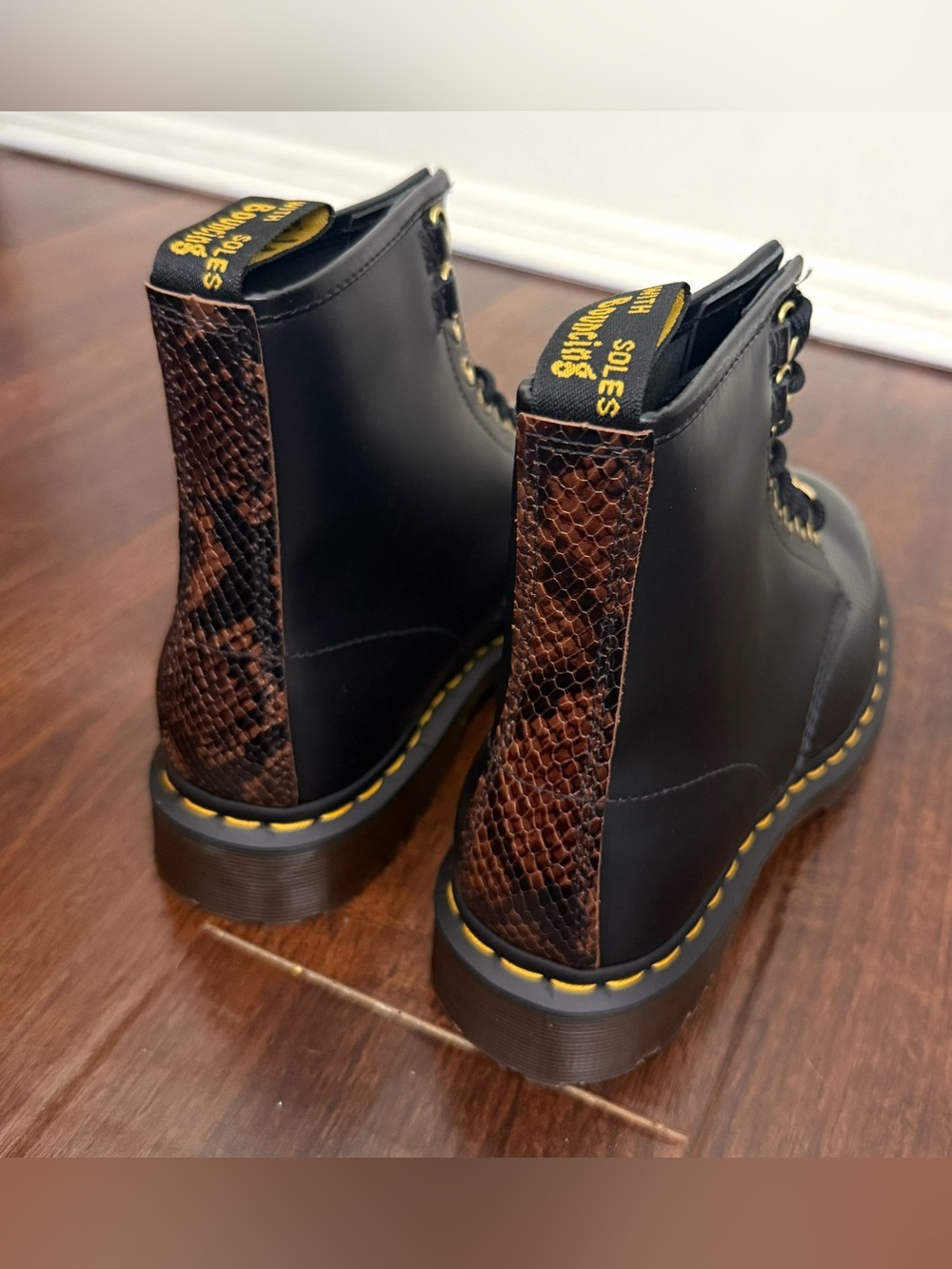 NWT Dr. Martens 1460 Year of the Snake Leather Lace Up Boots Black/ Red Sz 9 - Picture 11 of 16